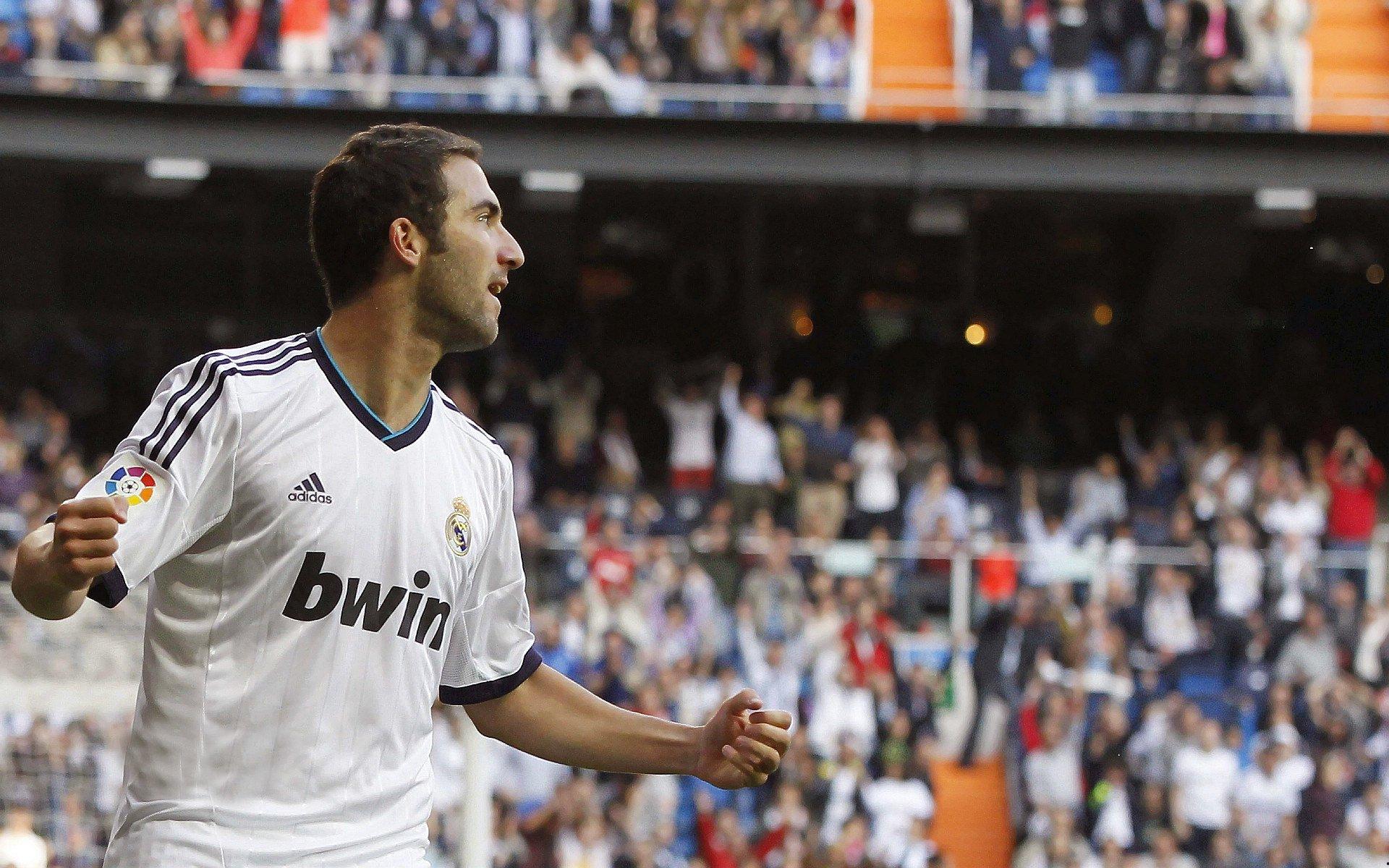 绿茵华尔兹!新星舞步撕裂防线,手术刀直塞定格经典战役